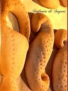 N’zuddhe (mostaccioli calabresi) – ricetta dolci