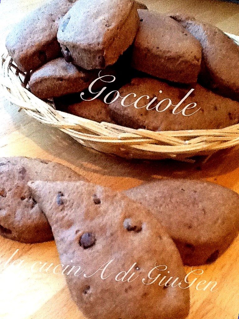 Gocciole di cioccolato fondente - Dark chocolate drop-shape cookies