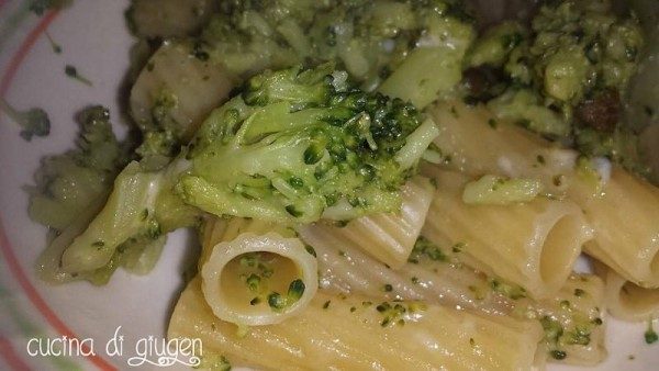 Pasta e broccoli alla calabrese